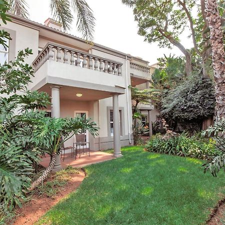 Villa Via Executive Suites With Power Back-Up Sandton Exterior photo