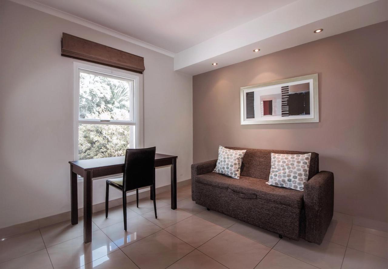 Villa Via Executive Suites With Power Back-Up Sandton Exterior photo