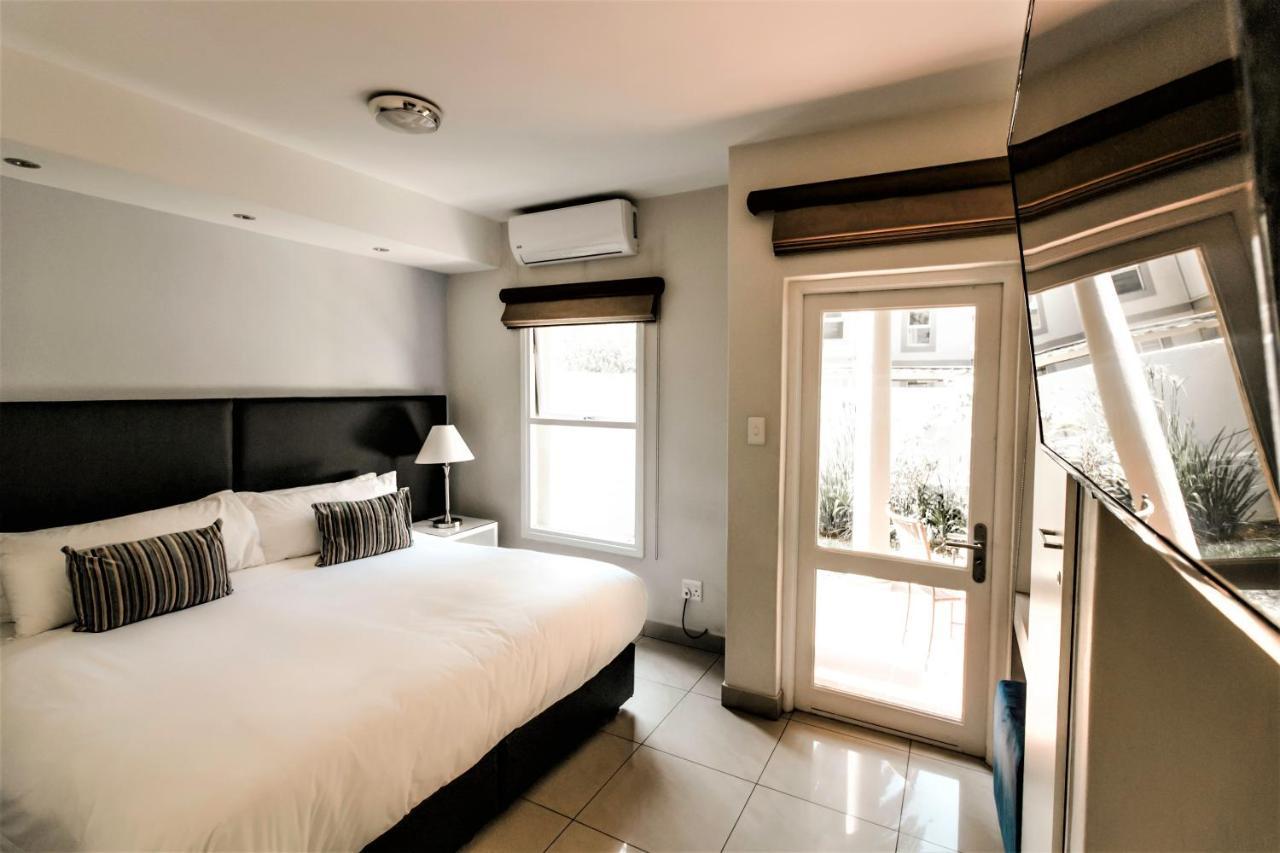 Villa Via Executive Suites With Power Back-Up Sandton Exterior photo
