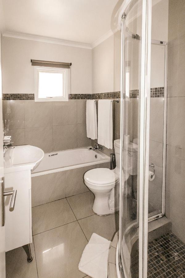 Villa Via Executive Suites With Power Back-Up Sandton Exterior photo
