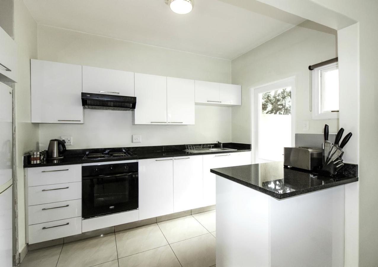 Villa Via Executive Suites With Power Back-Up Sandton Exterior photo