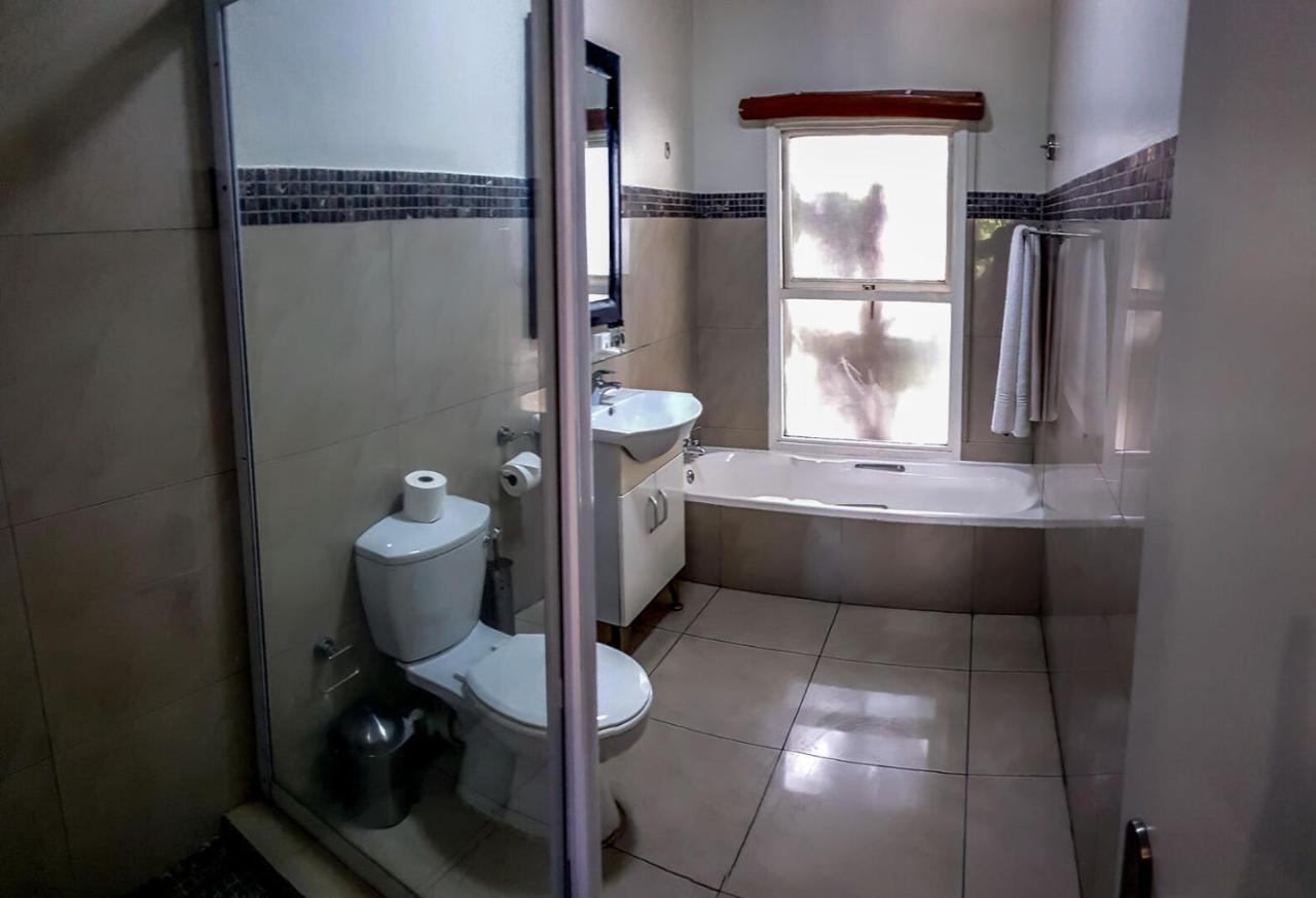Villa Via Executive Suites With Power Back-Up Sandton Exterior photo