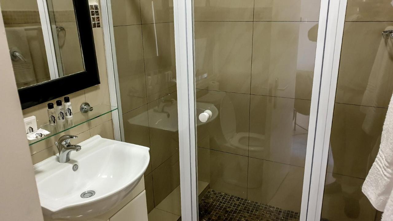 Villa Via Executive Suites With Power Back-Up Sandton Exterior photo