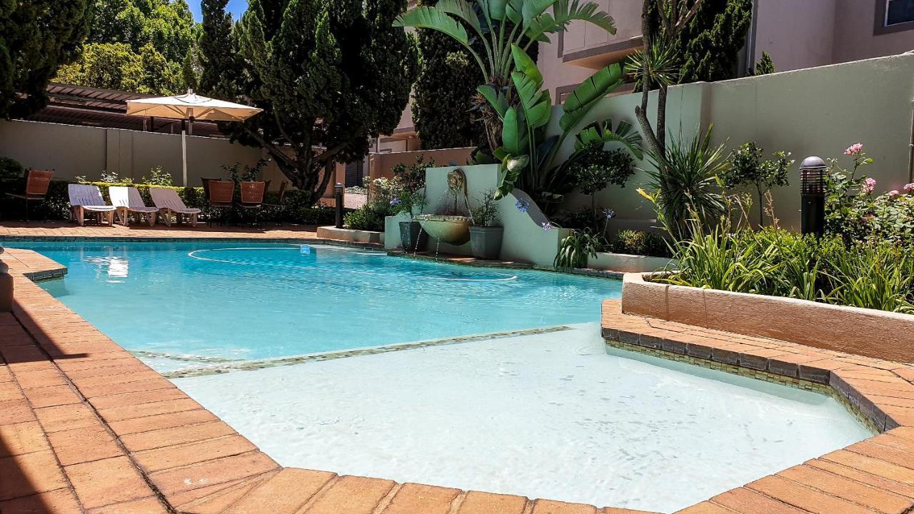 Villa Via Executive Suites With Power Back-Up Sandton Exterior photo