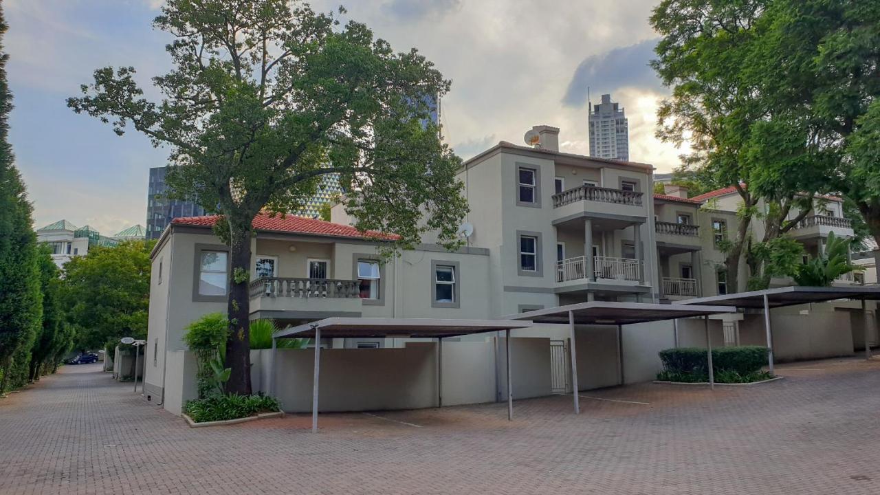 Villa Via Executive Suites With Power Back-Up Sandton Exterior photo
