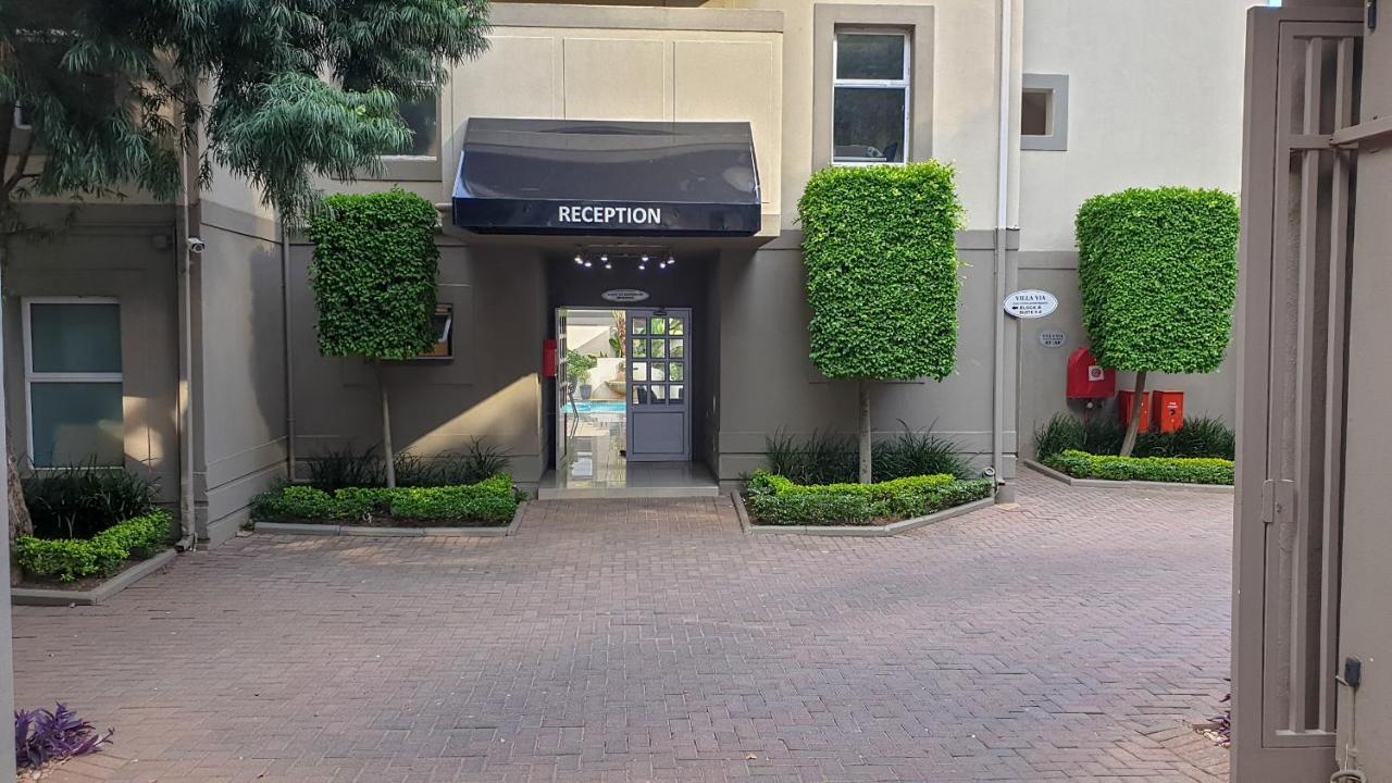 Villa Via Executive Suites With Power Back-Up Sandton Exterior photo