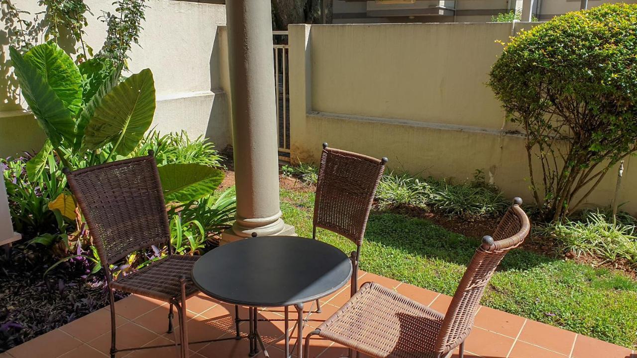 Villa Via Executive Suites With Power Back-Up Sandton Exterior photo